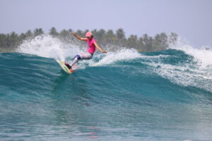 Playfull waves at The Farm (1)